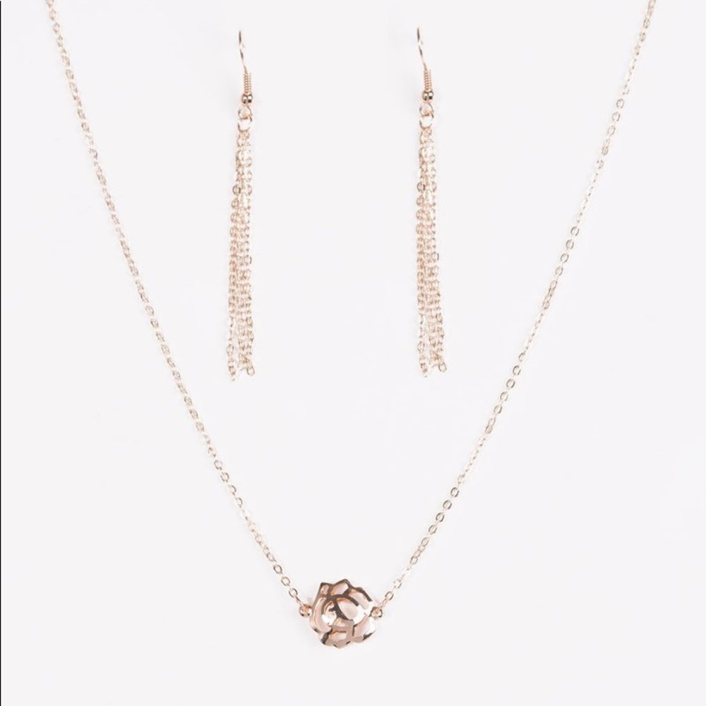 Paparazzi ‘Pleasantly Primrose’ Necklace